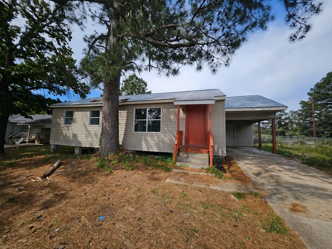 Building Photo - 1600 Kings Rd