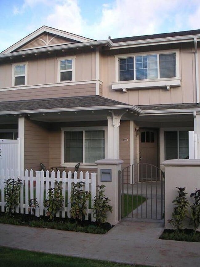 Building Photo - Spinnaker Townhomes at Ocean Pointe