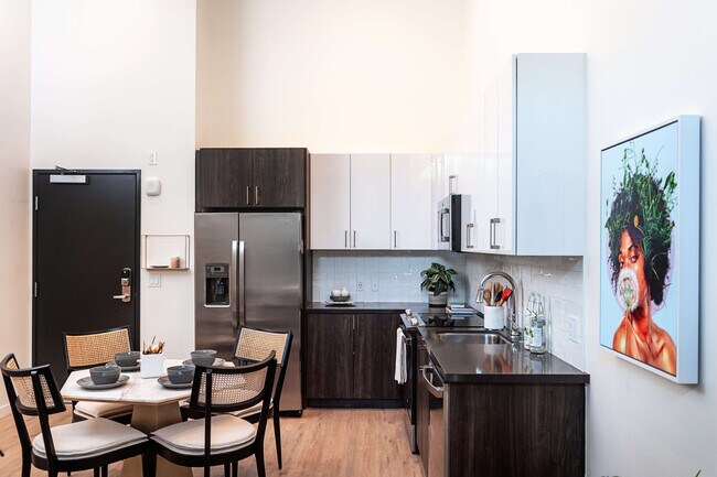 Photo - Eleanor H16 Apartments