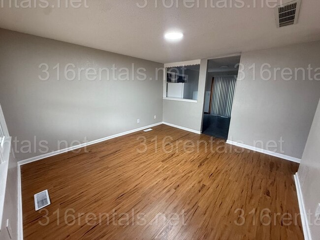 Photo - $1100 - 3 bedroom / 1 bathroom - Single Family Home