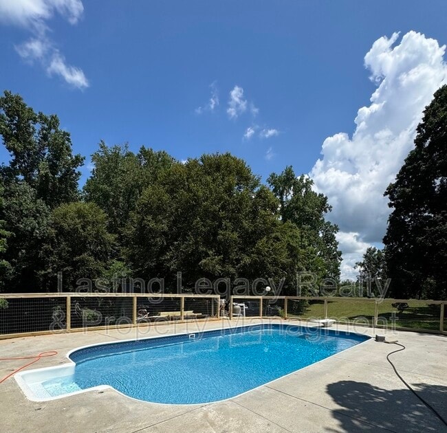 Photo - 192 Fostall Dr