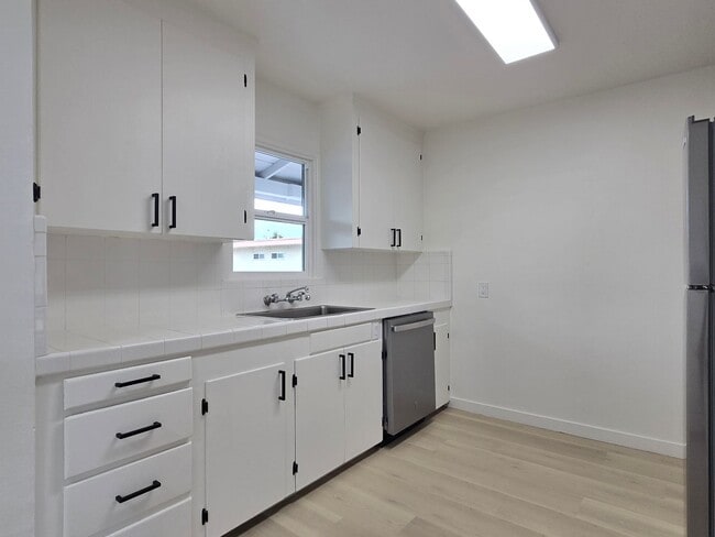 675 Johanna Ave Unit 5