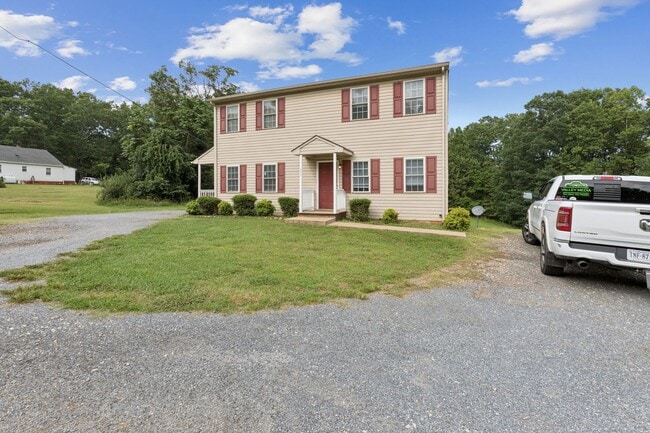 Building Photo - Newly renovated 2bd/1.5 bath end unit town... Rental