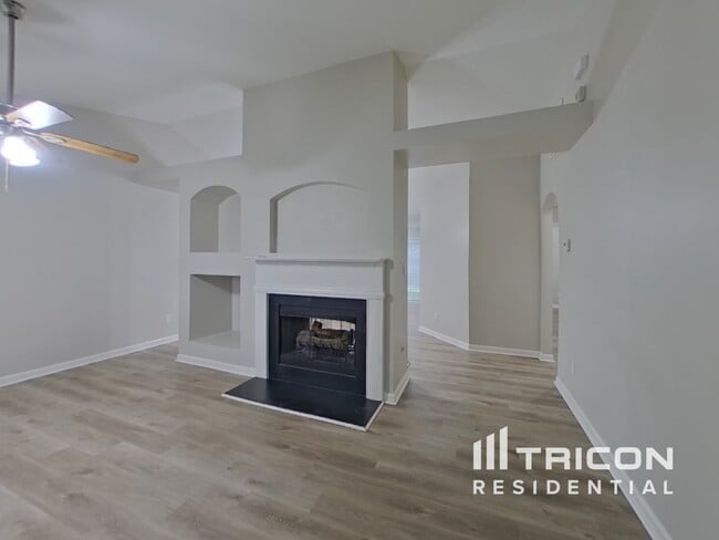 Photo - 628 Fairgreen Trail