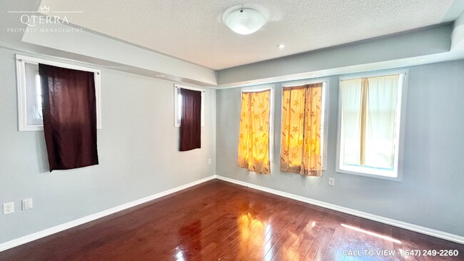 Photo - 52 Commuter Dr