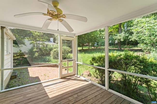 Photo - 1429 Gentry Ln