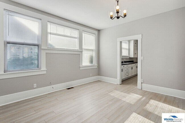 Photo - Large Bungalow  in College Hill