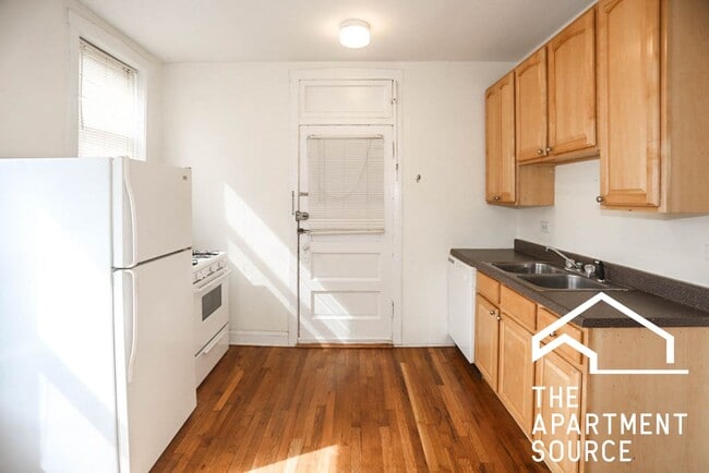 Building Photo - 3521 N Broadway Unit 3E