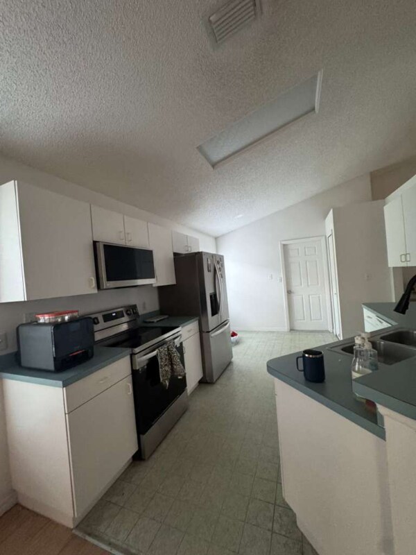 Photo - 958 Pine Creek Cir NE