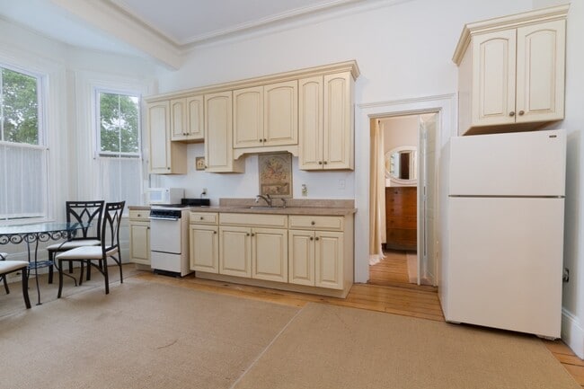 Photo - 95 Coggeshall Ave Unidad 2