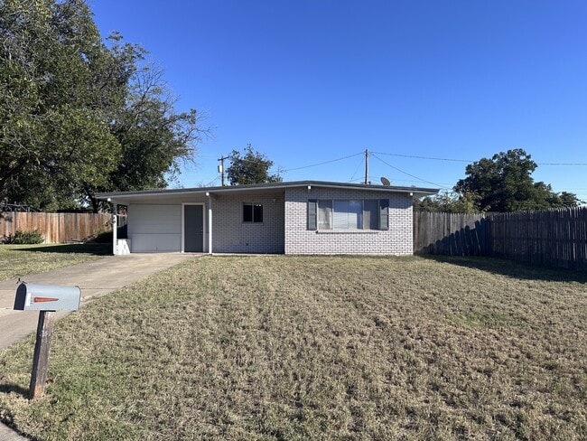 Photo - 2310 Oxford Cir