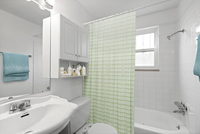 Photo - 1451 Detroit