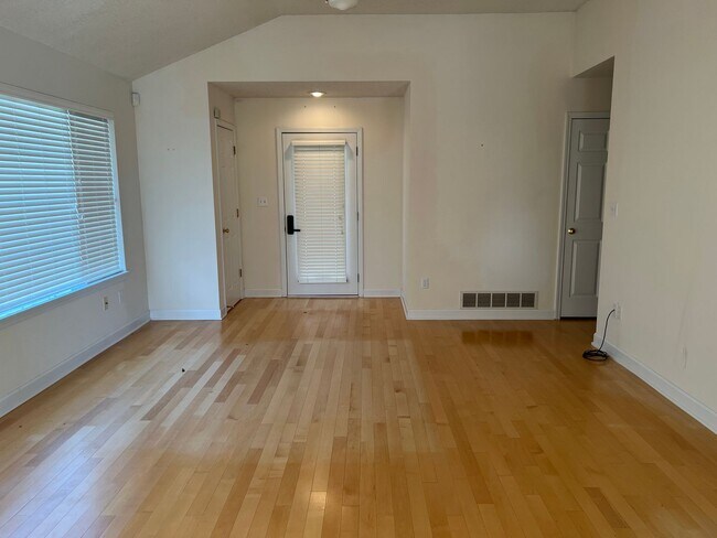 Photo - Super Nice 3bed, 2bath house with 2 car garage in Central Location