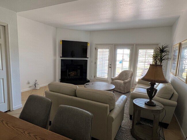 6137 N 28th Pl Unit 6137