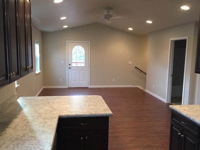 Photo - 728 Edgewood Pl
