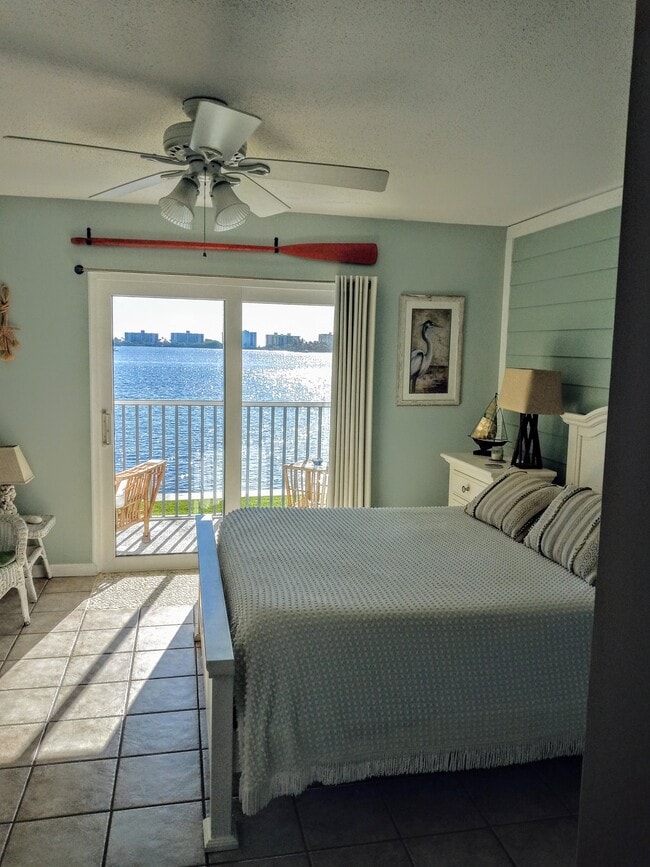 Building Photo - 1516 S Lakeside Dr Unit Water Front Condo