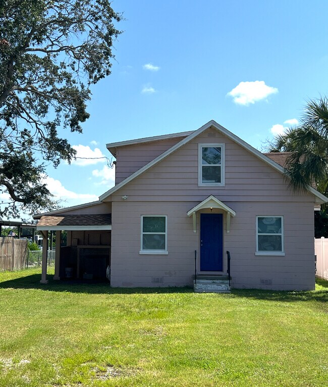 Building Photo - 412 Riverside Dr