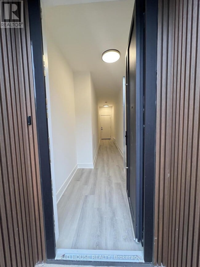 Photo - 150 Everett Cmn