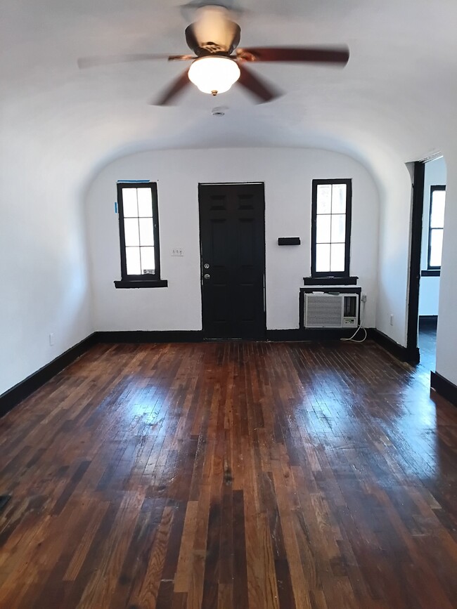 Photo - 210 E Normandie Ave