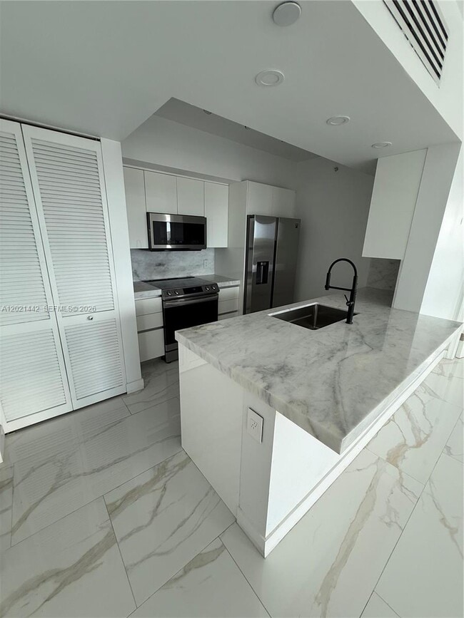 Building Photo - 7350 SW 89th St Unit 1602S