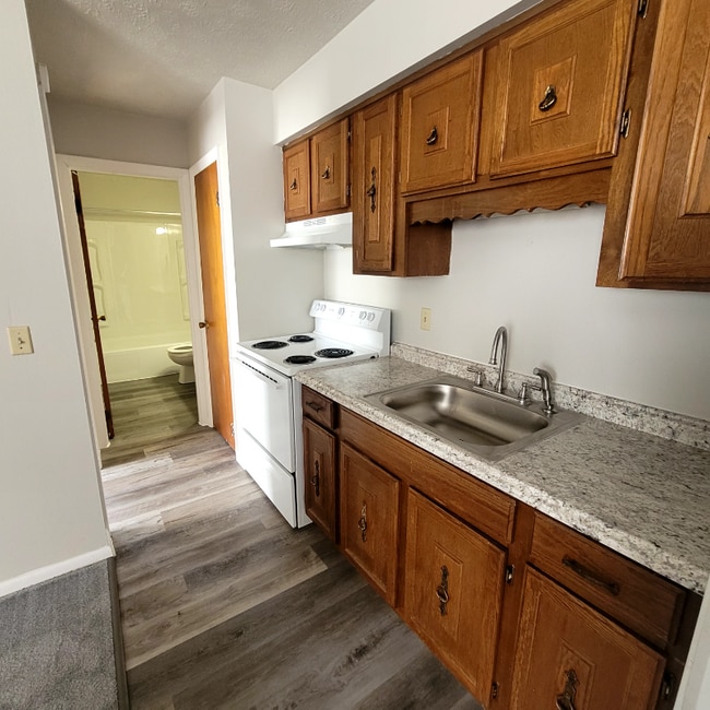 Photo - 1804 Woodlawn Ave NW