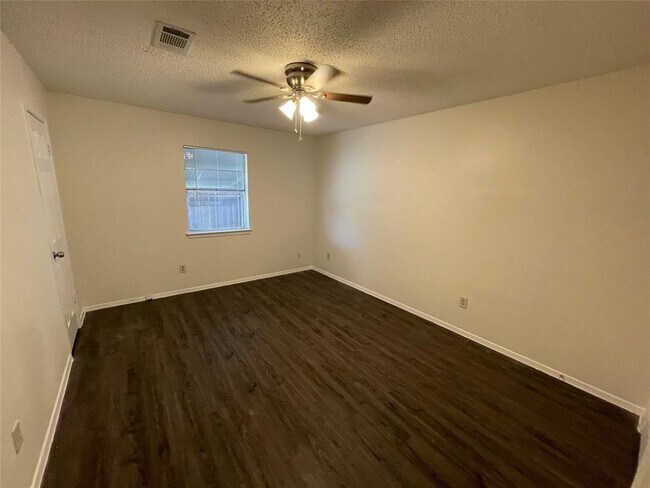 Photo - 7004 Millrace Dr
