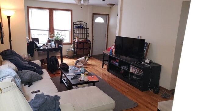 Photo - 1236 W Oakdale Ave Unit 1R