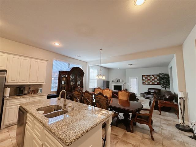 Photo - 556 England St