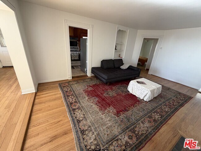 653 Ramona Ave