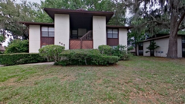 Photo - Desirable 2 beds/1.5 bath, first floor uni...