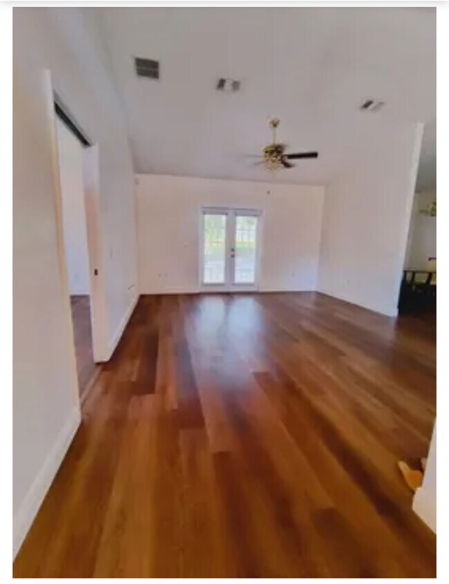 Photo - 807 Ware Ave NE