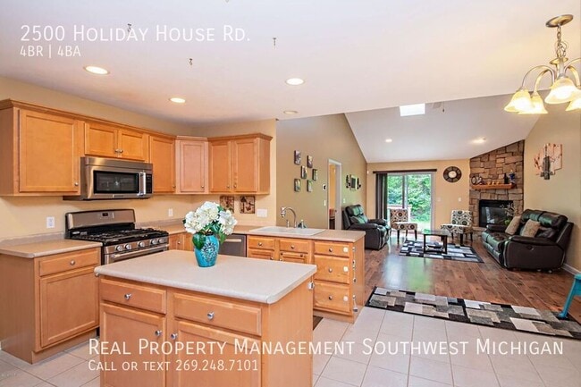 Photo - 2500 Holiday House Rd