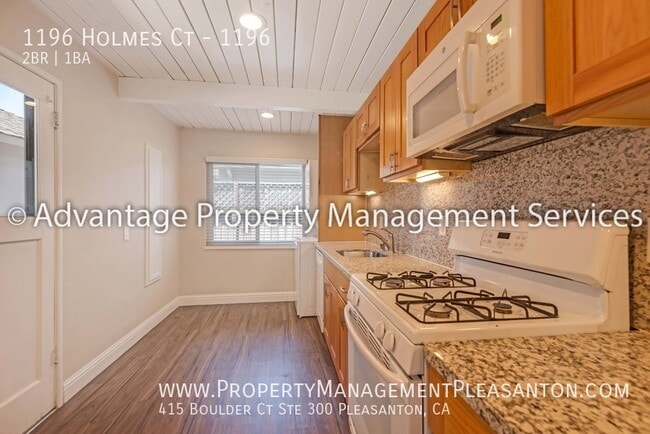 Photo - 1196 Holmes Ct Unit 1196