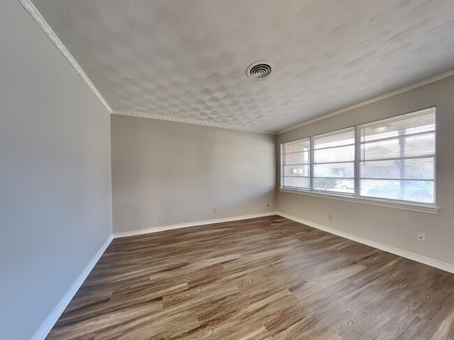 Photo - 206 Valencia Dr