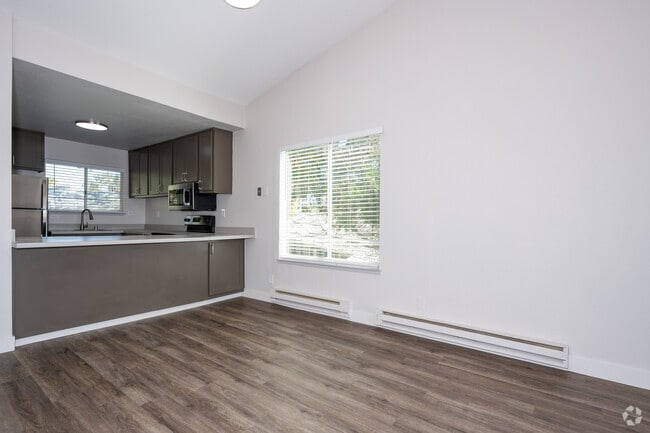 2BR, 2BA - 873SF - Dining Room