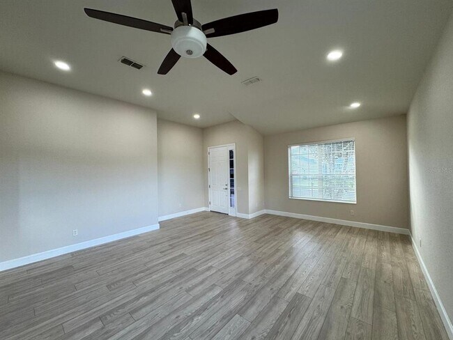 Photo - 1268 Toluke Point