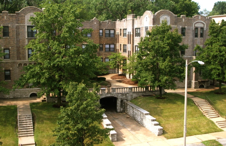 7334-40 Forsyth Blvd. Exterior