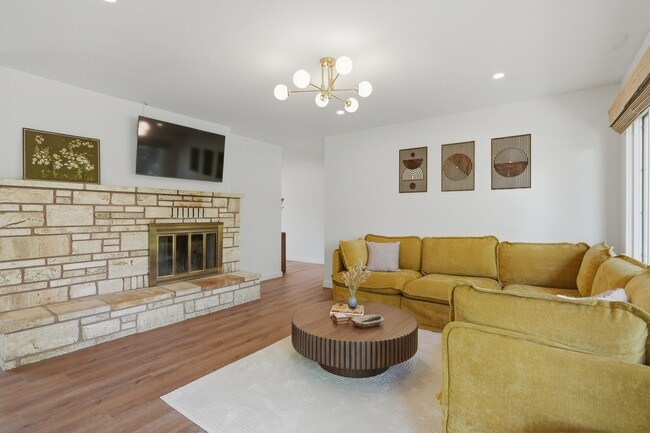 Photo - 117 Henderson St