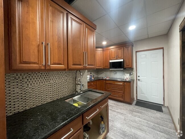 Building Photo - 1401 S Main St Rental