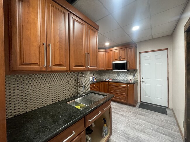 Building Photo - 1401 S Main St Rental