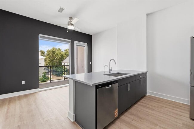 Building Photo - 3900 Berkman Dr Unit 208
