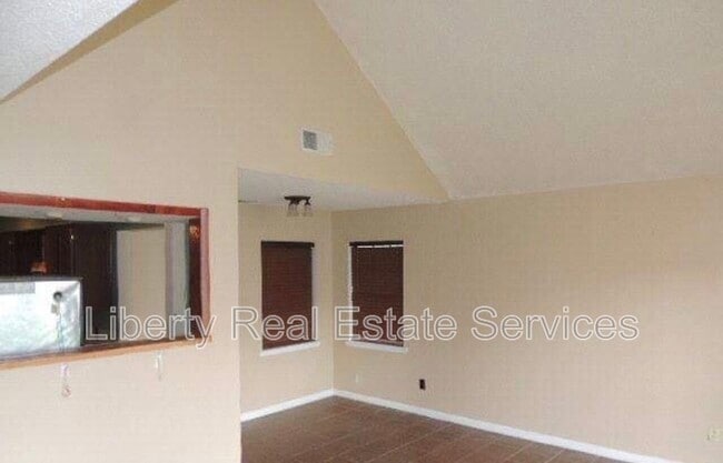 Photo - 925 Granger Dr