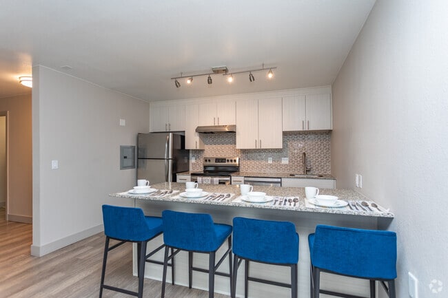 2BR, 1BA - 720 SF
