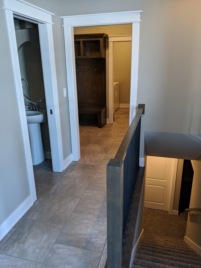 Photo - 803 Lawrence Ave