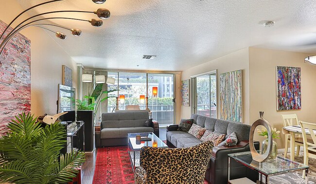 Photo - 880 W 1st St Unidad 307