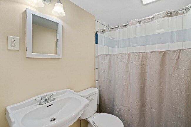 Photo - SCORE 50% OFF 1ST MONTH'S RENT IF SIGNED BY DEC 12! Cozy 3 Bedroom home in McKees Rocks available...