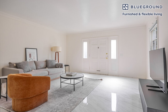Building Photo - 136 S Roxbury Dr Rental