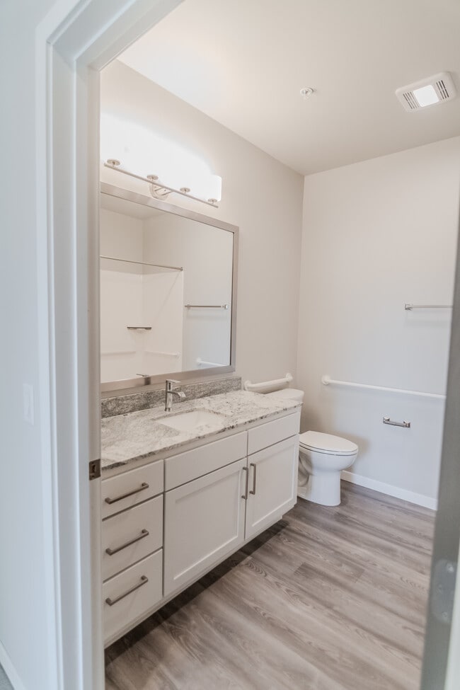 Oak Ridge at University Park Senior Apartm...