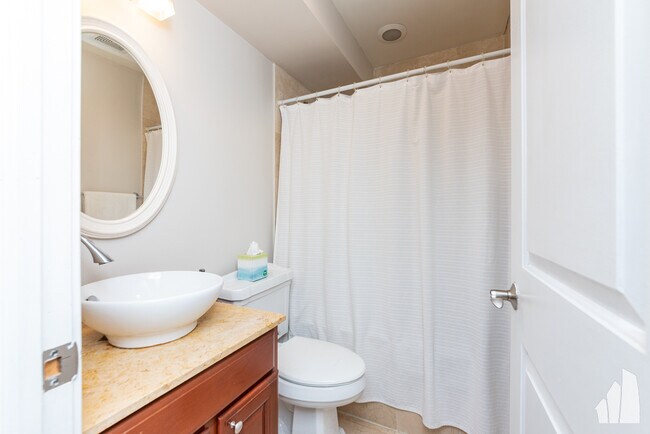 Photo - 3900 N Pine Grove Ave Unit 802