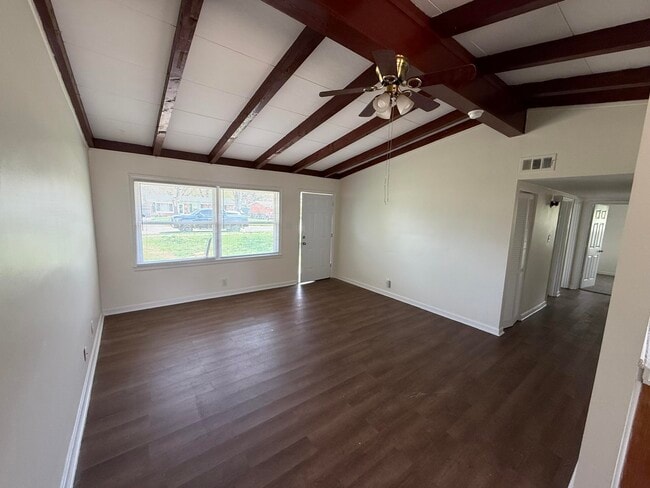 Photo - 211 Rugby Rd